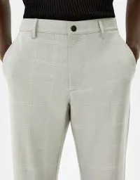 Eng geschnittene Slim-Fit-Hose mit seitlichem Gummizug